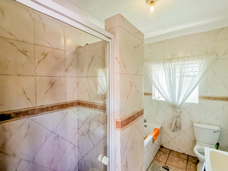 7 Bedroom Property for Sale in Parklands Western Cape